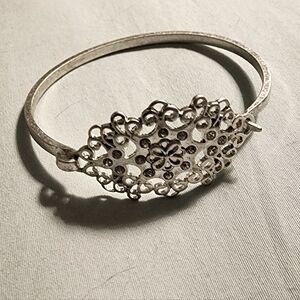 Nine West "Vintage America" rhinestone silver-tone filigree bangle bracelet NWT!